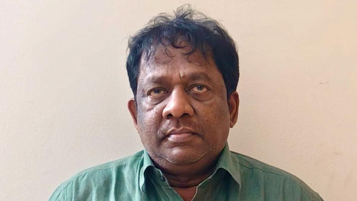 25 साल से नकली पुलिसकर्मी बनकर लोगों को ठगते रहे शख्स को मंगलुरु में गिरफ्तार किया गया