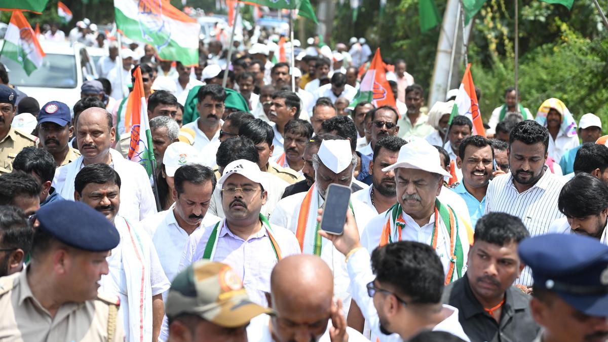 Congress launches Bharat Jodo 2.0 padyatra in Karnataka's Shikaripur
