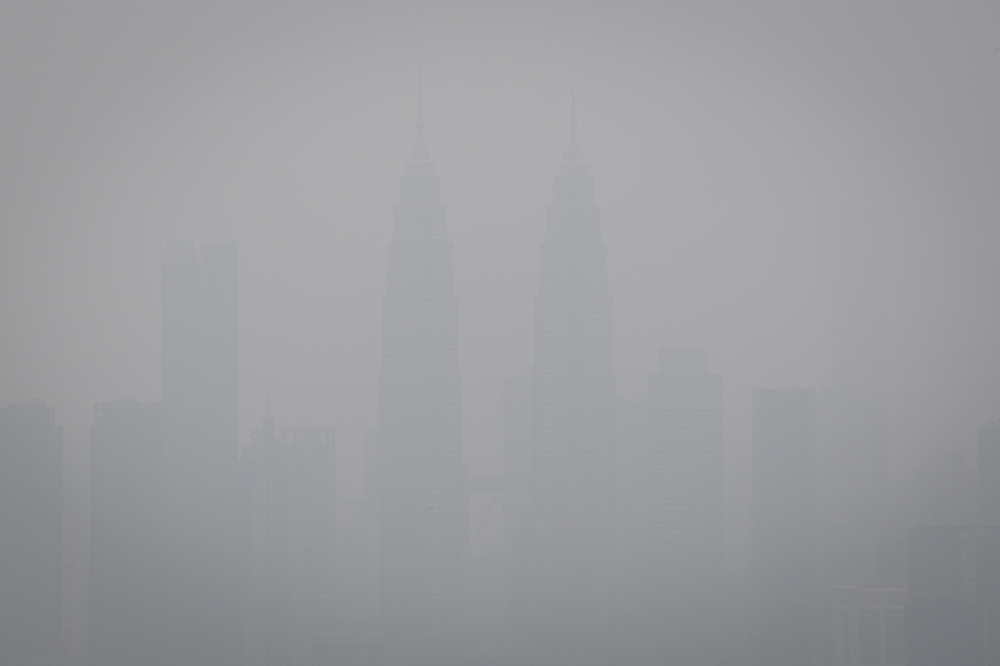 Thirty Malaysian areas hit unhealthy pollution levels as haze persists