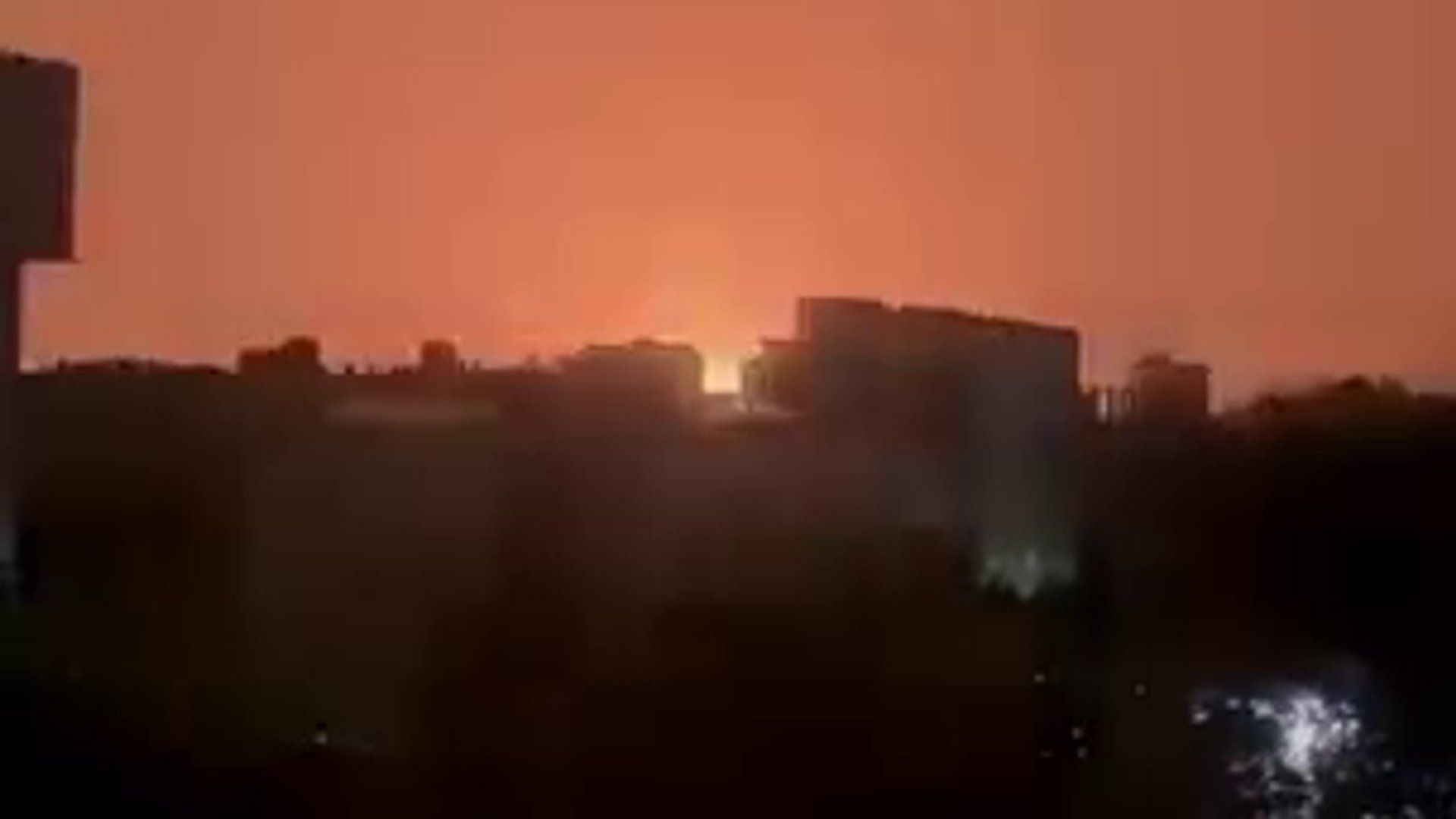 Saudi-led coalition launches airstrikes to relieve Houthi blockade of Taiz