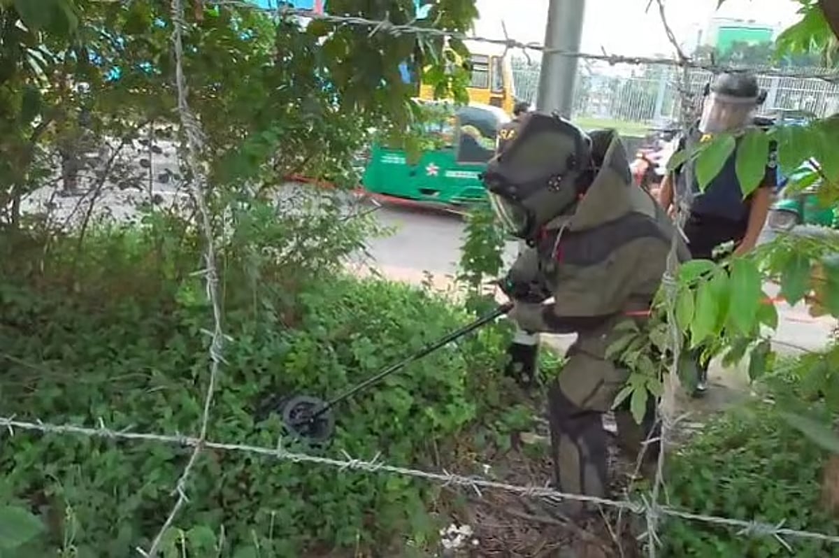 Police seize over 20 crude bombs at abandoned trade fair site