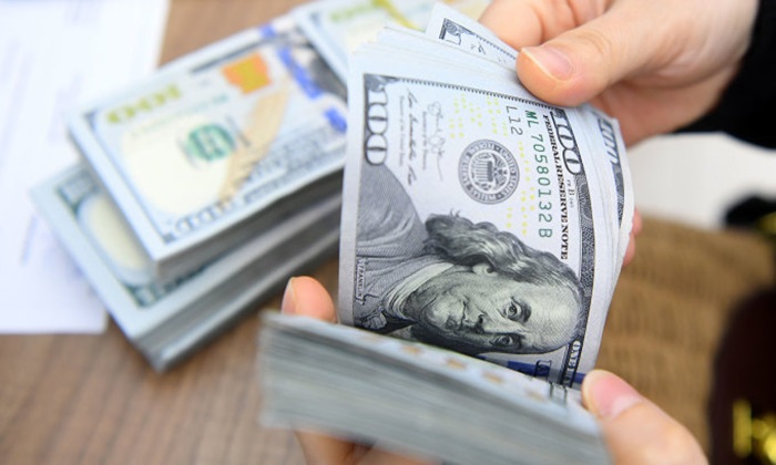 Dollar holding steady at Rs. 333 as rupee faces pressure