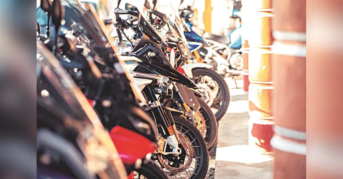 India mulls mandatory safety tech for two-wheelers to cut road deaths