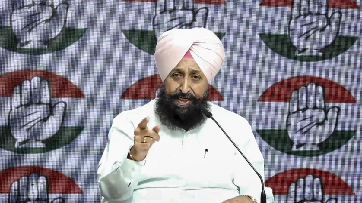 पंजाब विधानसभा में कांग्रेस विधायकों को प्रवेश से रोका गया: विरोध प्रदर्शन