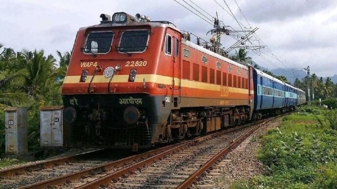 नौ घंटे की देरी पर रेलवे को देना पड़ा 35 हजार का मुआवजा