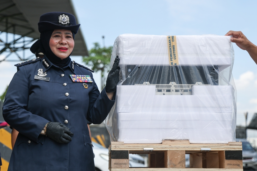 Customs intercepts RM49.5m in military-grade AI chips at KLIA
