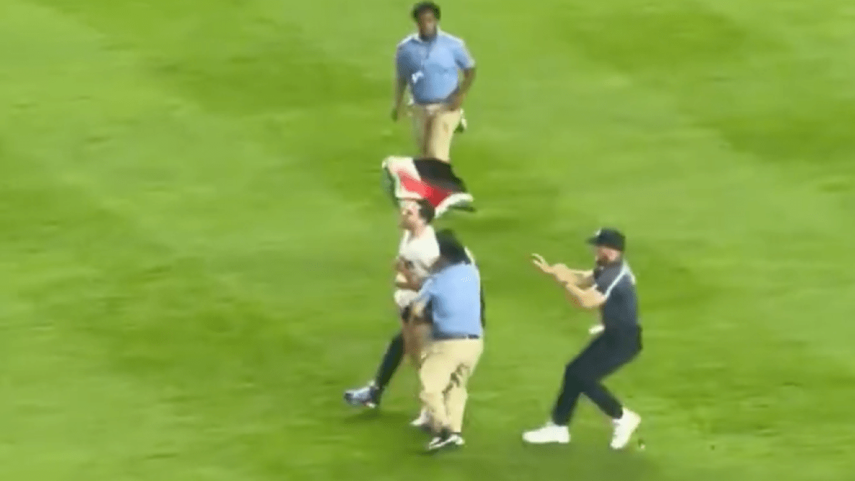 Pitch invader with Palestinian flag tackled at Yankee Stadium