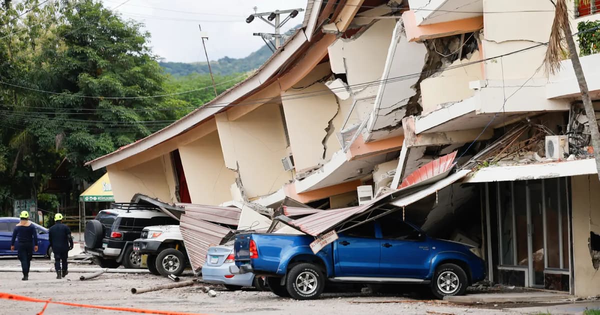 Powerful 7.7 magnitude earthquake strikes Panama, triggers tsunami alerts