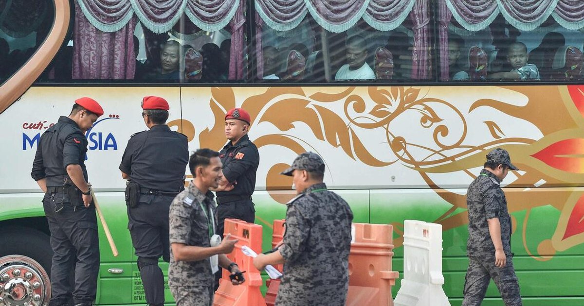 Malaysia halts Myanmar refugee repatriation over persecution risks
