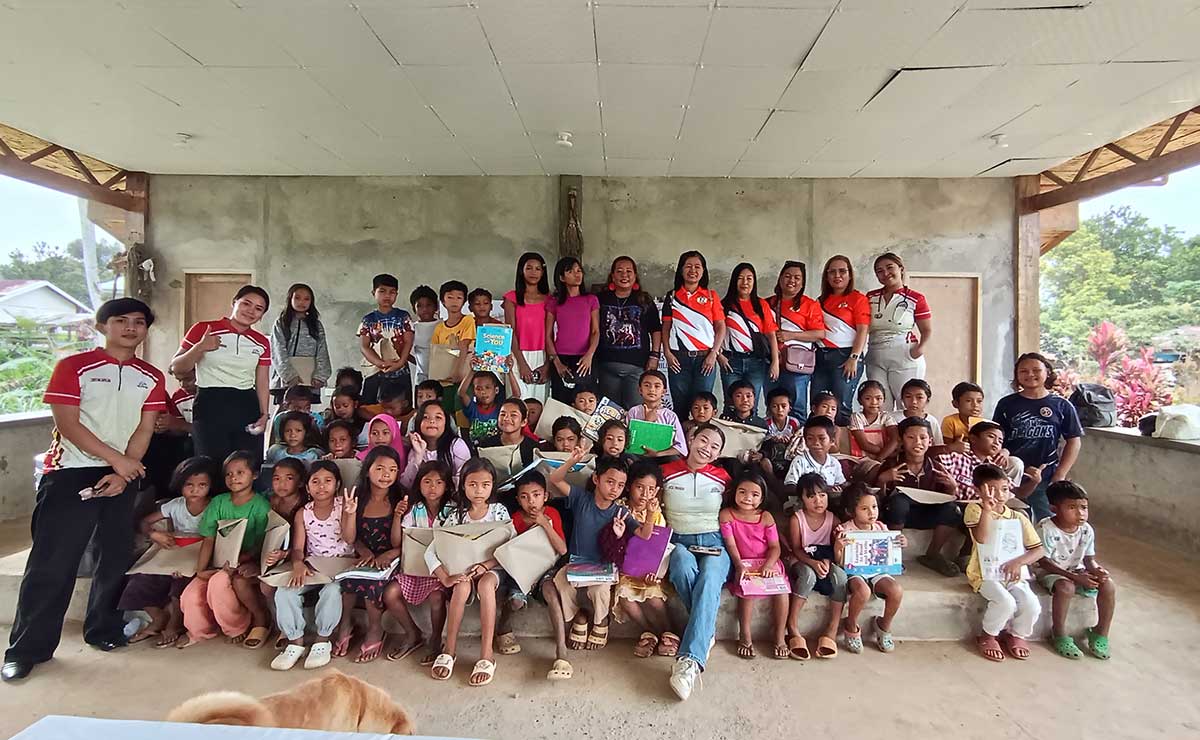 Indigenous college students deliver aid to remote Iligan community