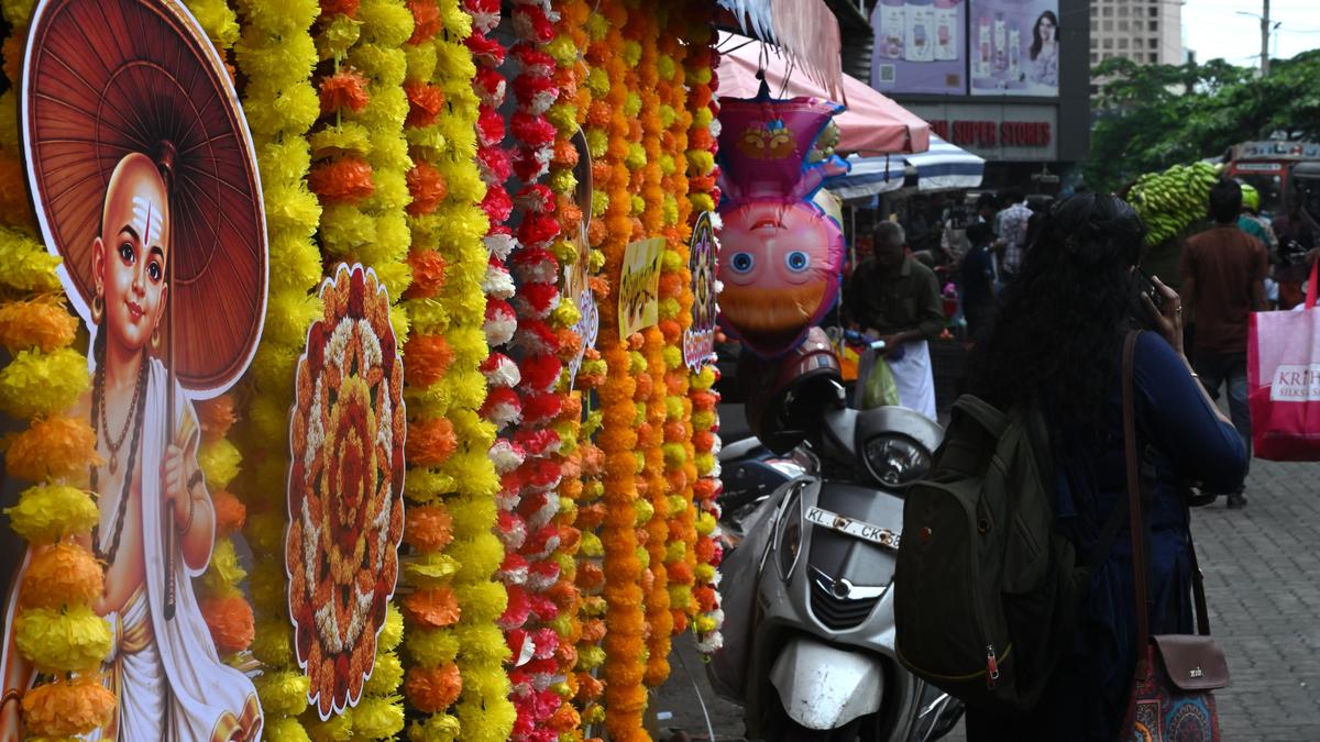 Kochi celebrates Thiruvonam amid surge in festive activity and crowds