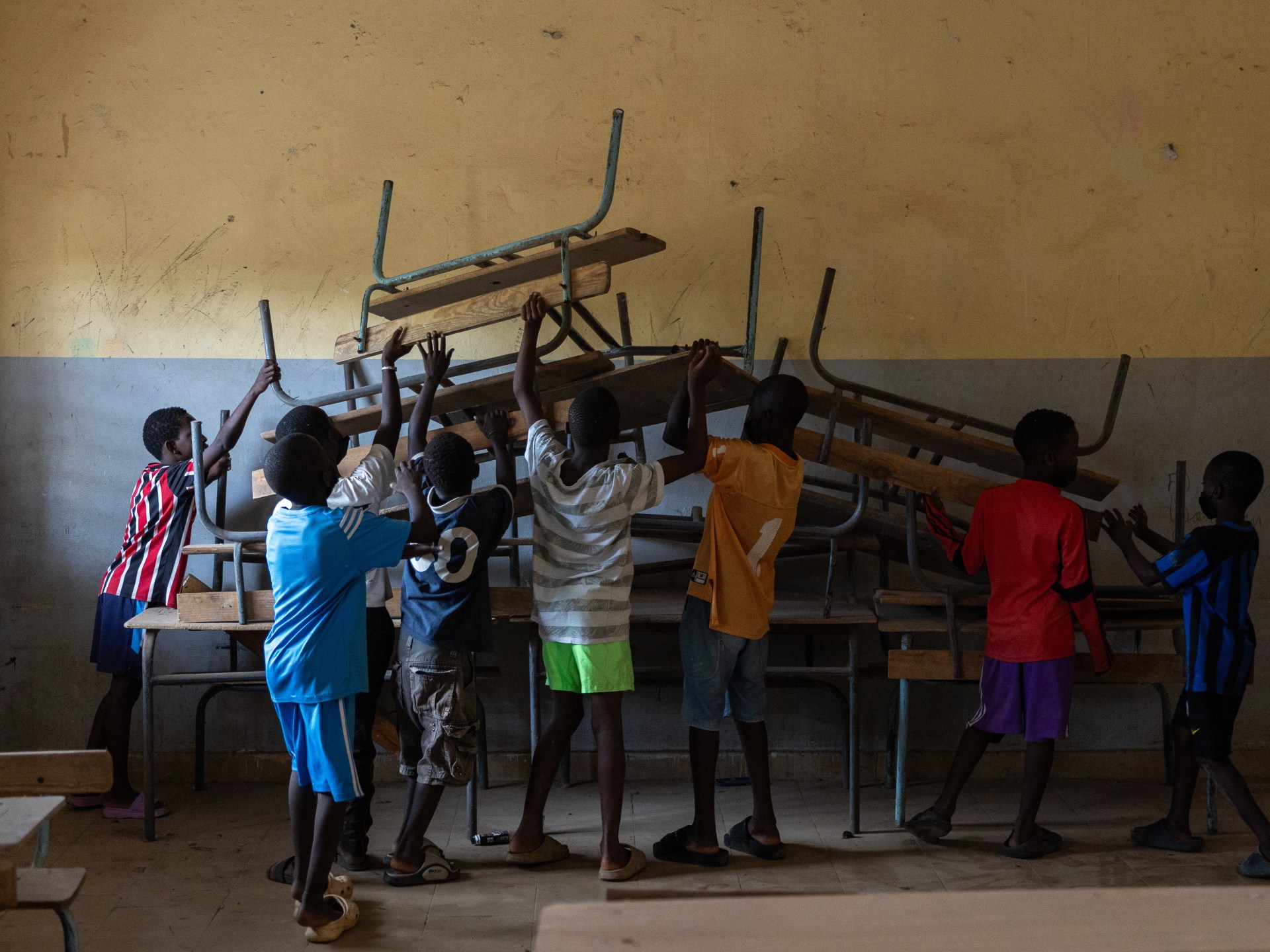 Dakar residents rally to restore neglected school ahead of term