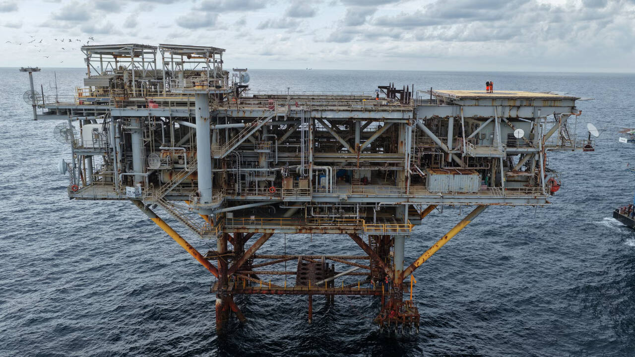 US transforms defunct oil platform into artificial marine habitat