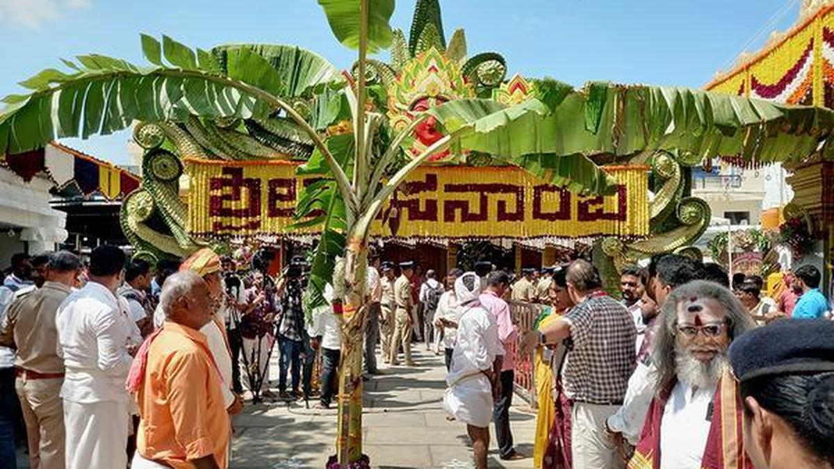 Hasanamba Temple Sees Massive Pilgrimage as Devotees Converge
