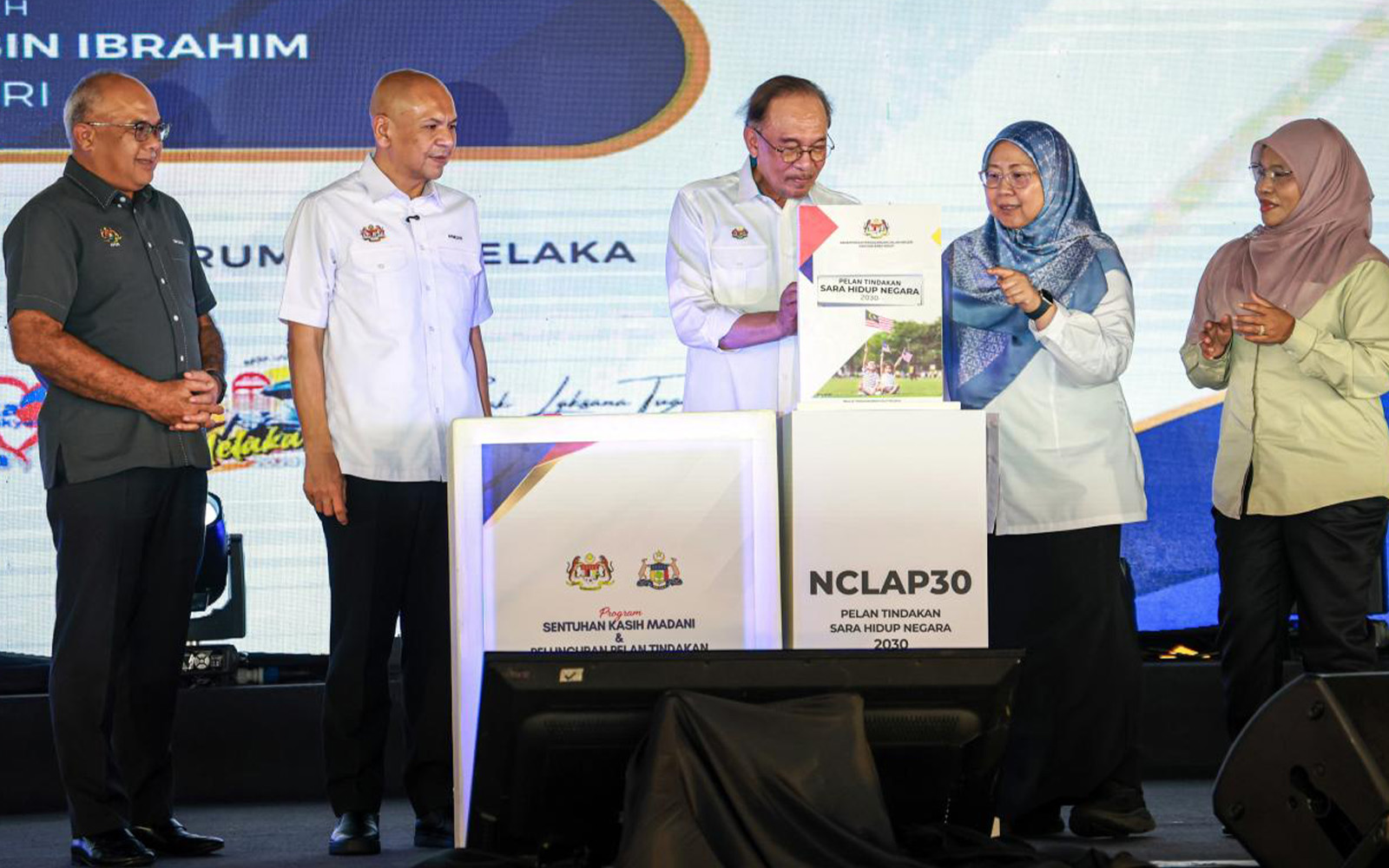 Kerajaan bentangkan strategi sara hidup dengan 429 langkah transformasi