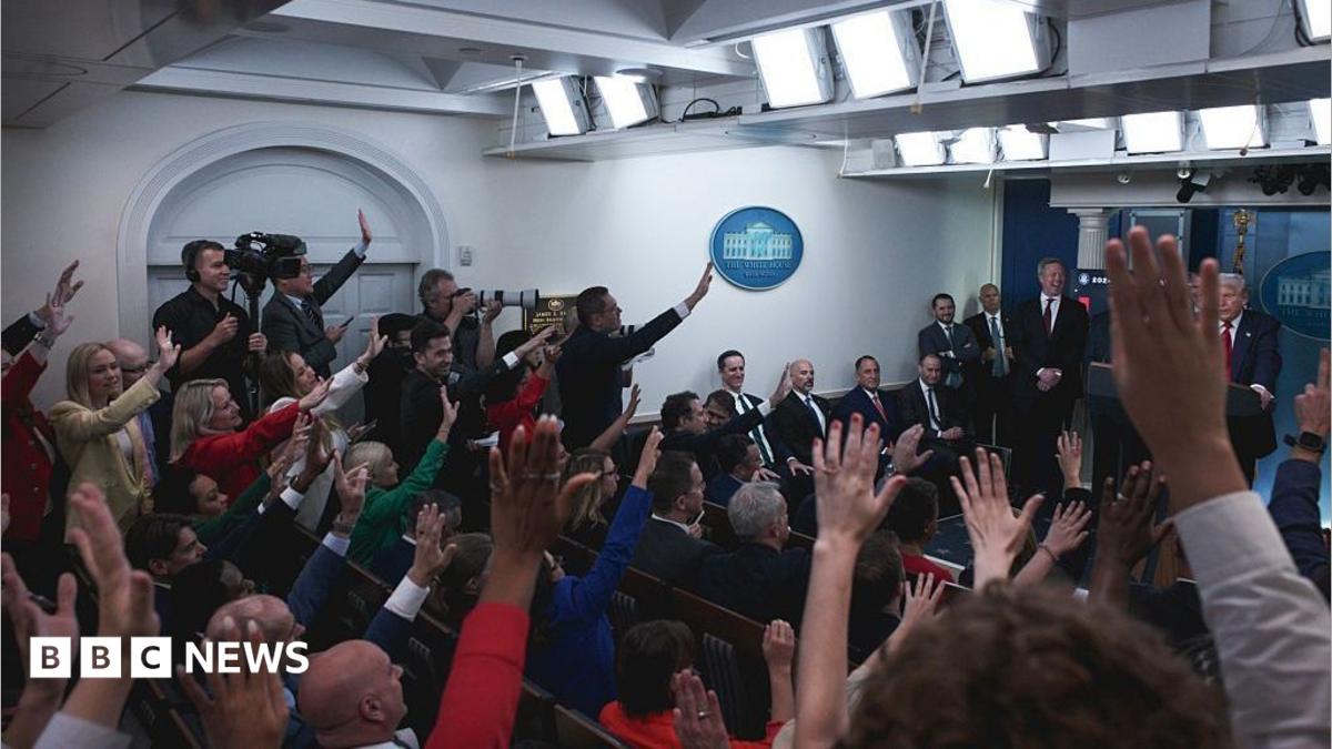 White House revokes press credentials for major U.S. news outlets