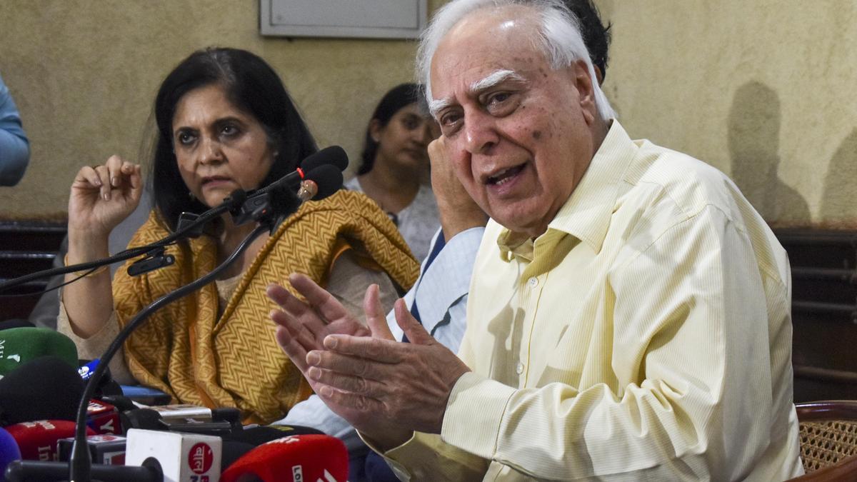 Senior leader urges PM to reject divisive politics ahead of development summit