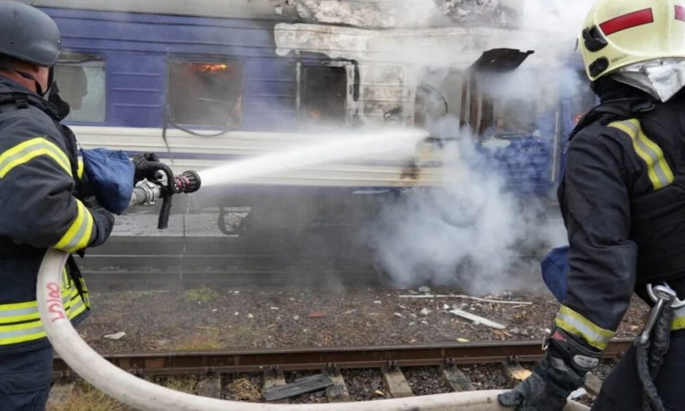 Russian drone strikes Ukrainian train after Johnson's departure