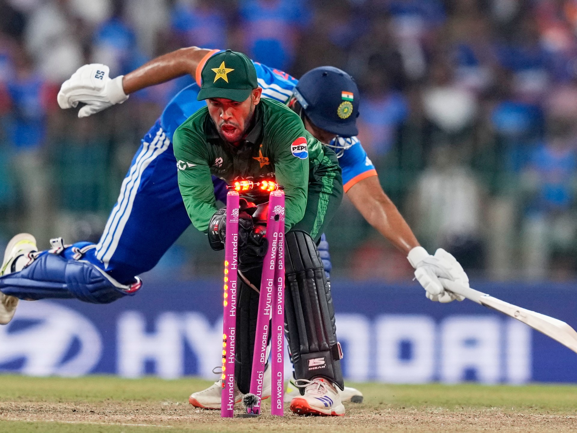 Pakistan coach urges squad to close gap with Indian T20 rivals