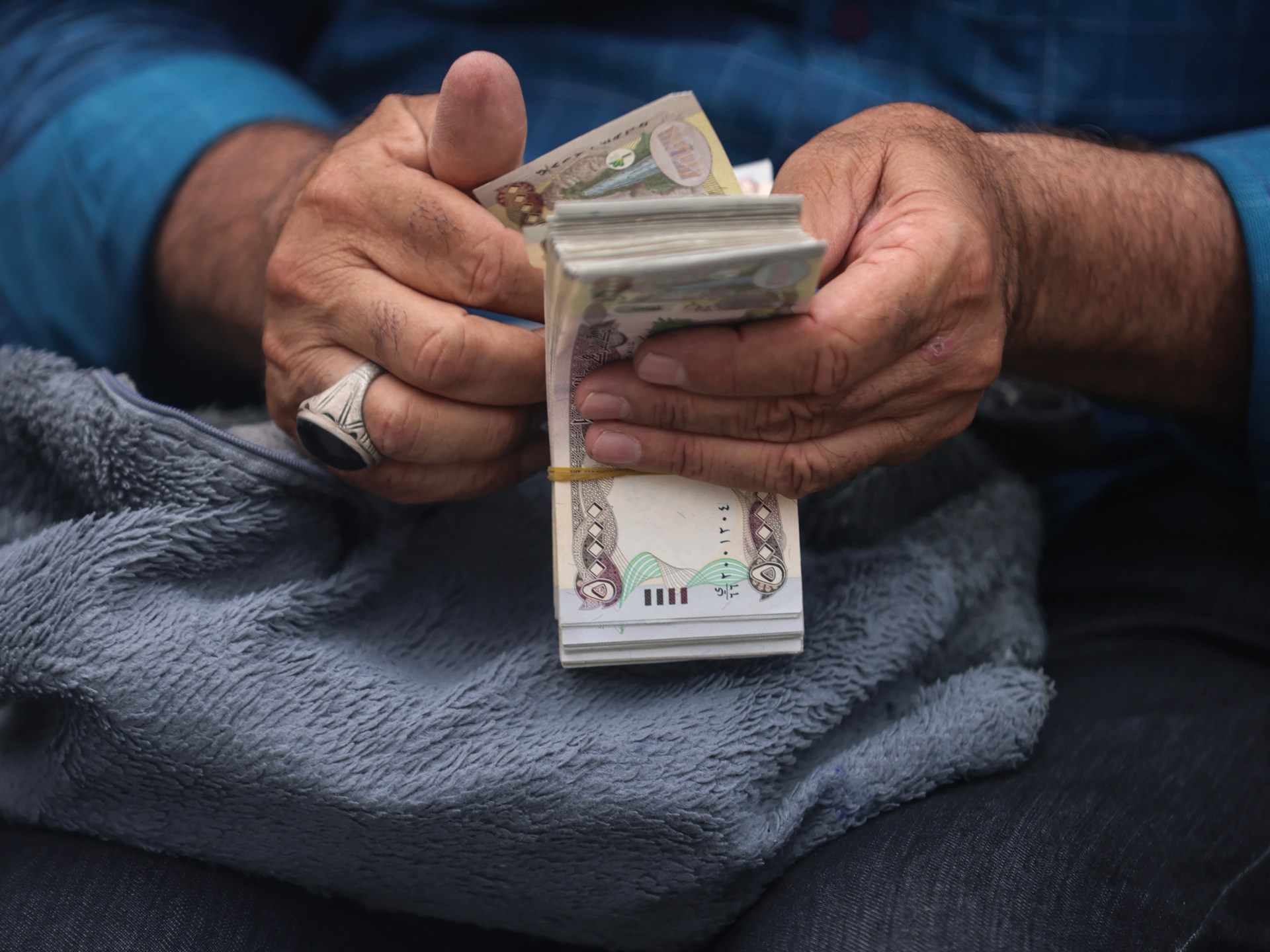 Iraq devalues currency amid fiscal pressures, rattling business sector