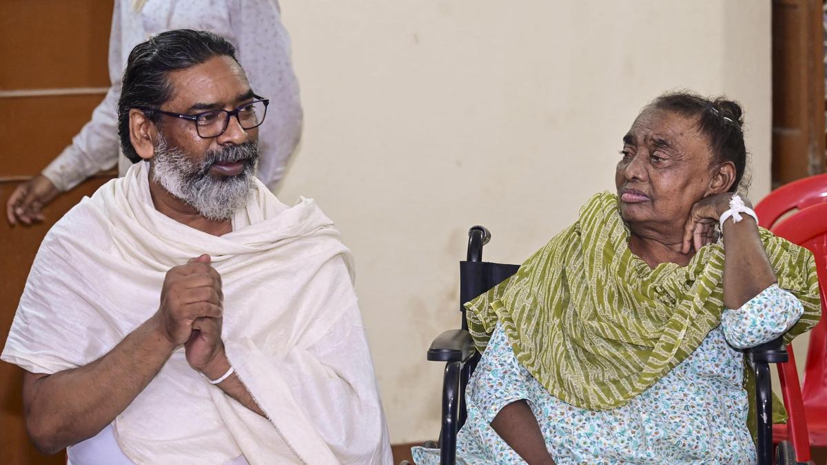Jharkhand Chief Minister Hemant Soren's mother Roopi Soren dies