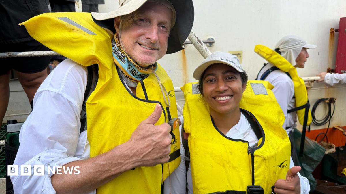 Expedition resumes hunt for Amelia Earhart's aircraft on remote Pacific island