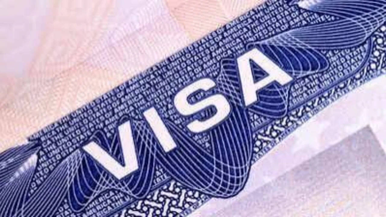 US Universities Halt Internship Program for International Students