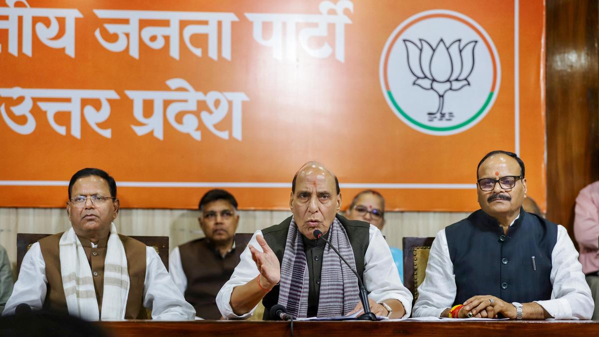 Congress invokes Pranab's words on opposition role to challenge Singh