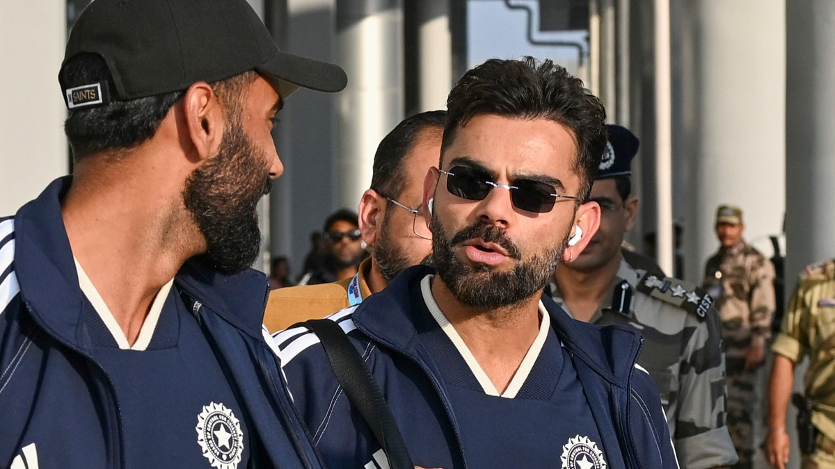 Virat Kohli mobbed by fans at Auckland Airport as India cricket star arrives in New Zealand