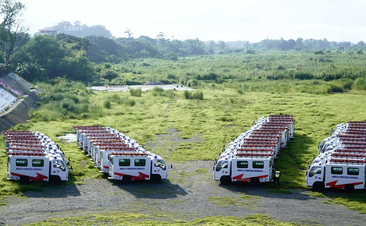 Laoag nagbigay ng mga sasakyan para sa emergency response ng barangay