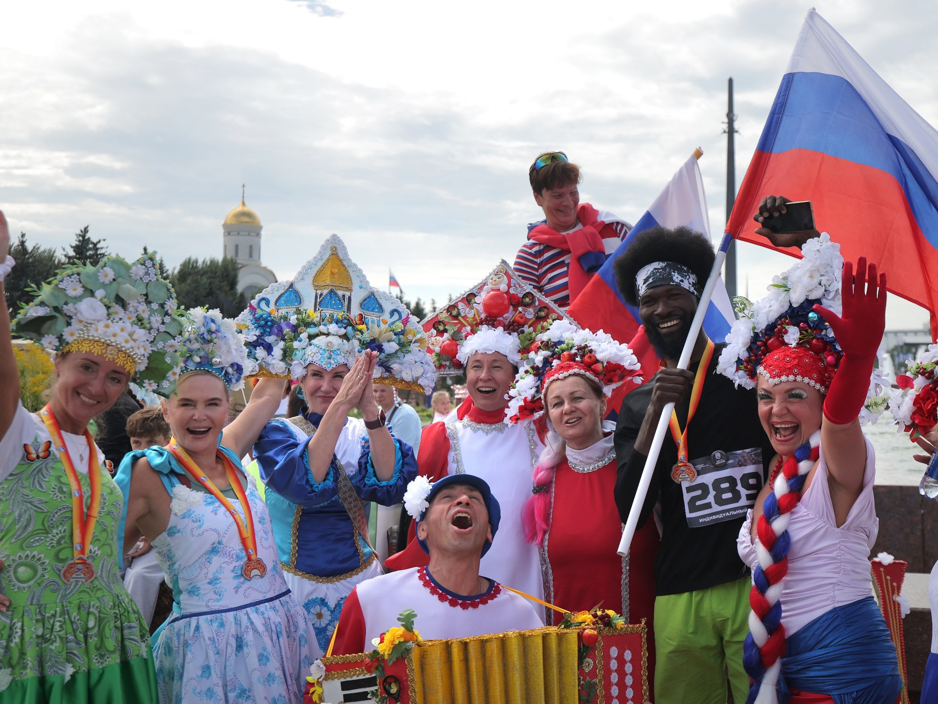 Russia marks Flag Day with patriotic displays amid ongoing Western tensions