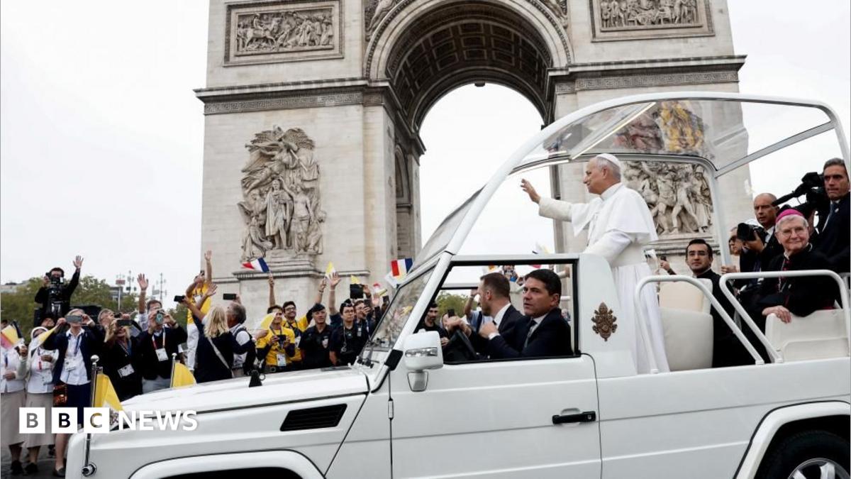 Pope Francis draws massive crowds to Paris for landmark outdoor Mass