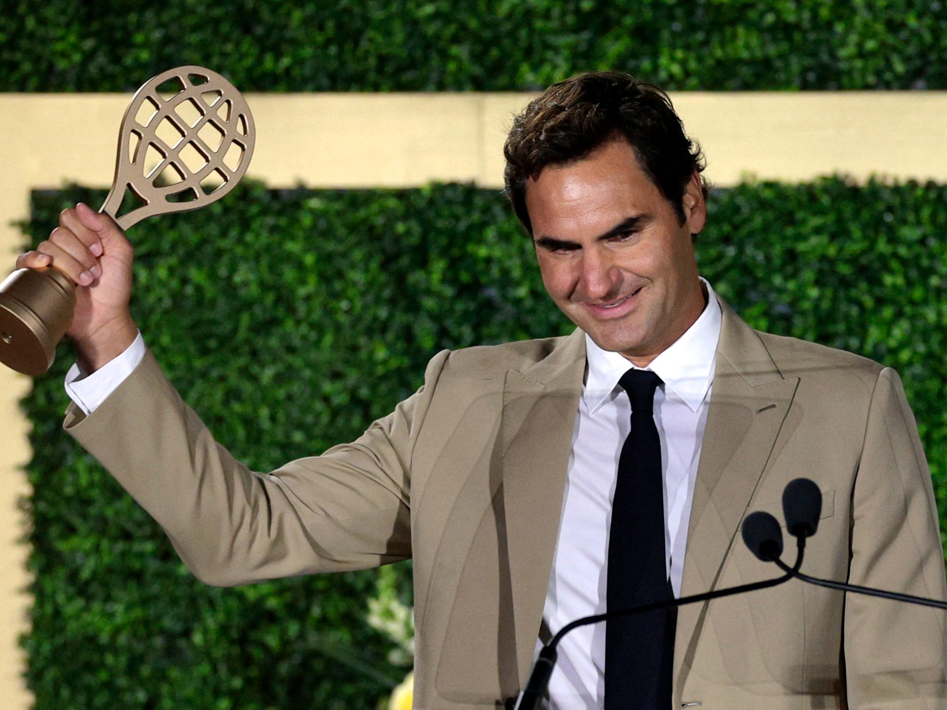 Federer joins Tennis Hall of Fame in emotional induction ceremony