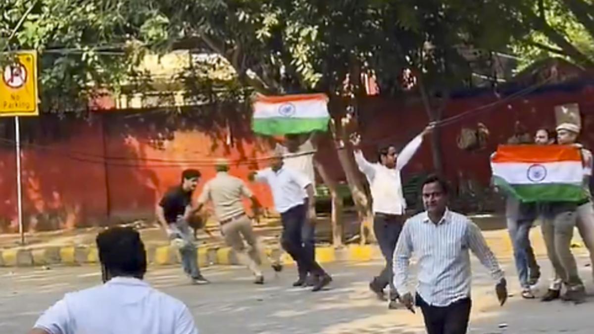 Delhi police detain protest leaders after Jantar Mantar de-notification