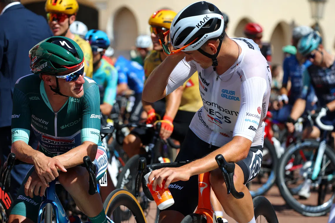 British cyclist forced to tear shorts during Vuelta after kit mix-up