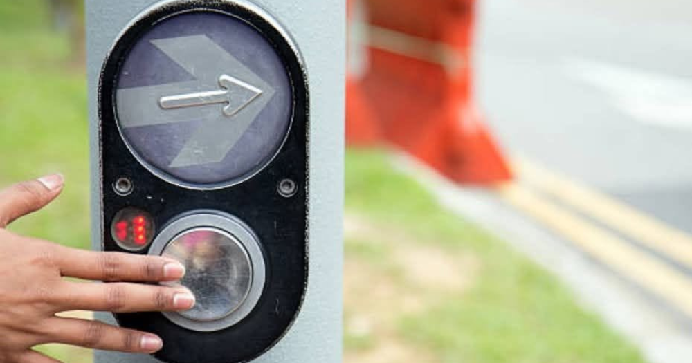 Commuter's Complaint About Pedestrian Crossing Buttons Sparks Online Discussion