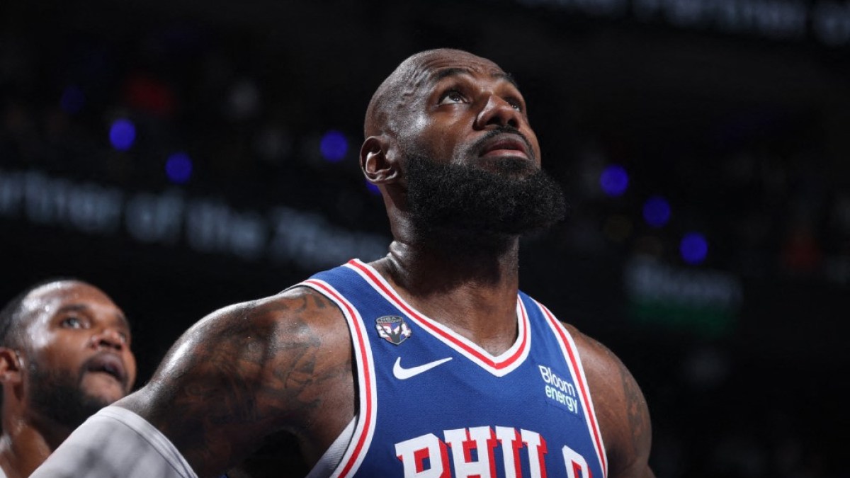 LeBron leads 76ers past Cavaliers despite Trump criticism