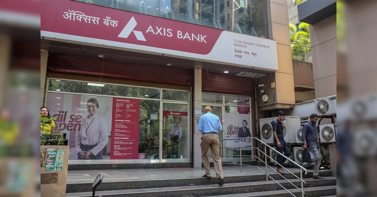 एक्सिस बैंक मुंबई में कर्मचारियों को विभाजित करने पर विचार कर रहा है