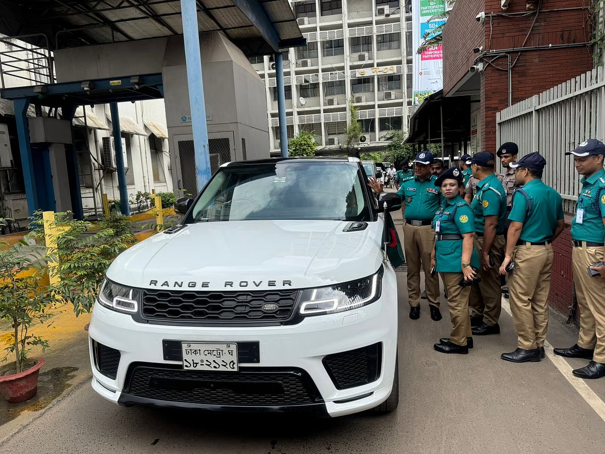 বিমান পরিবহন মন্ত্রীর গাড়ির বিরুদ্ধে যানবাহন আইন লঙ্ঘনে দুটি মামলা