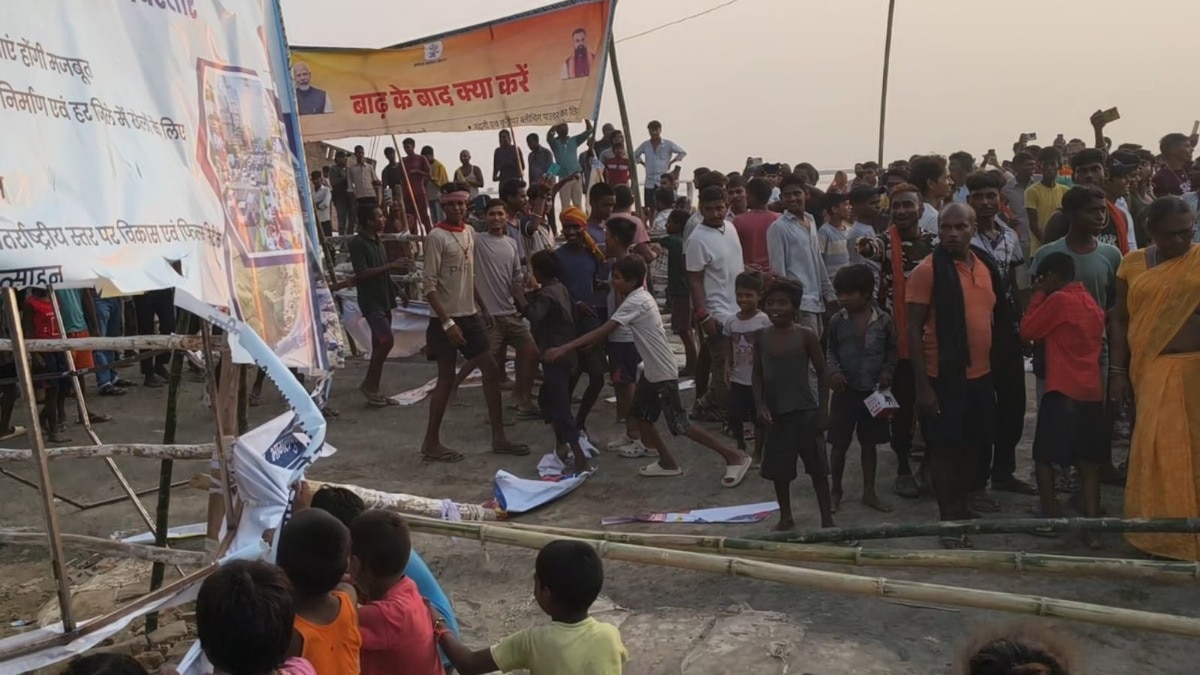 Villagers Tear Down Campaign Posters After Four-Hour Wait for Bihar CM