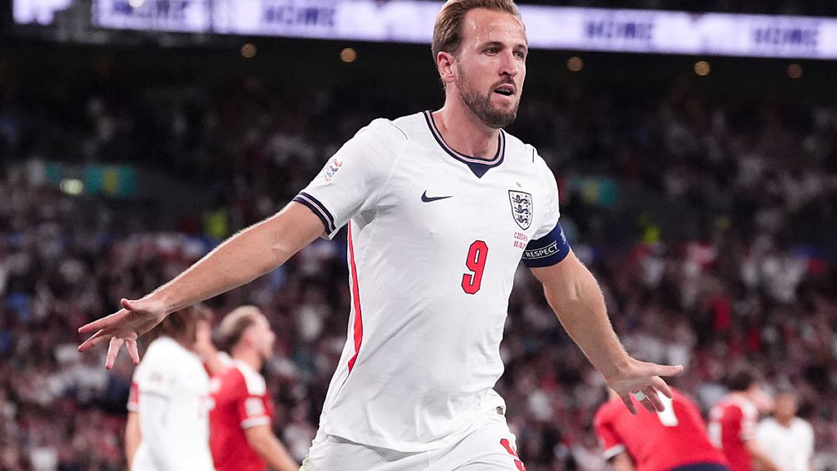 Kane reaches England milestone as Three Lions thrash Czechia 3-0