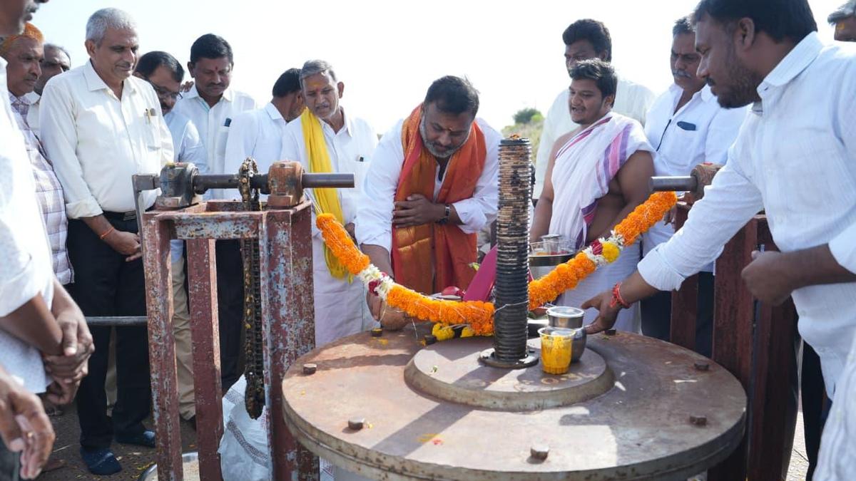 AP Transport Minister Opens Veligallu Canal, Advises Shift to Dryland Farming