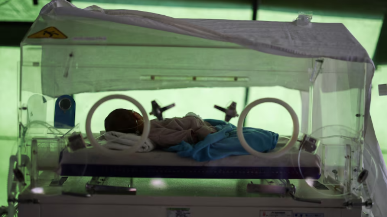 Indonesian woman delivers baby by torchlight during massive earthquake