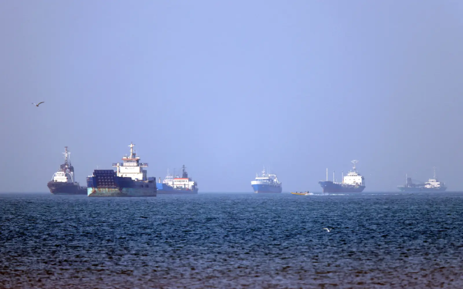 Iran Lapor Empat Kapal Tangki Terbakar Selepas Hantam Lombang di Selat Hormuz