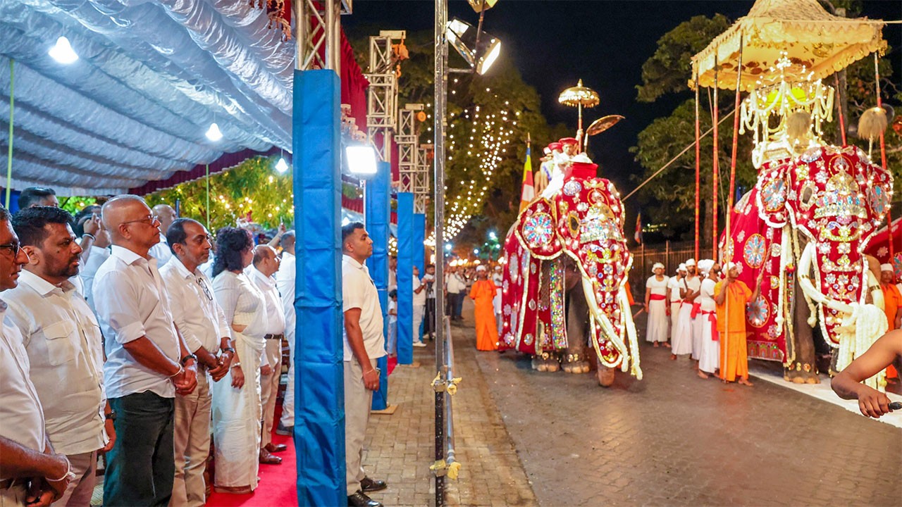 President attends Randoli Perahera festivities in Kandy