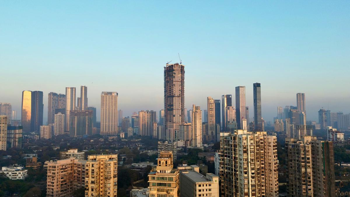 Urban heat challenge: How wind patterns shape city temperatures