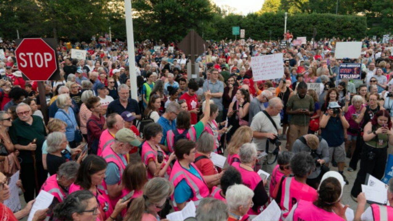 Thousands rally against Trump's plan to demolish Kennedy Center