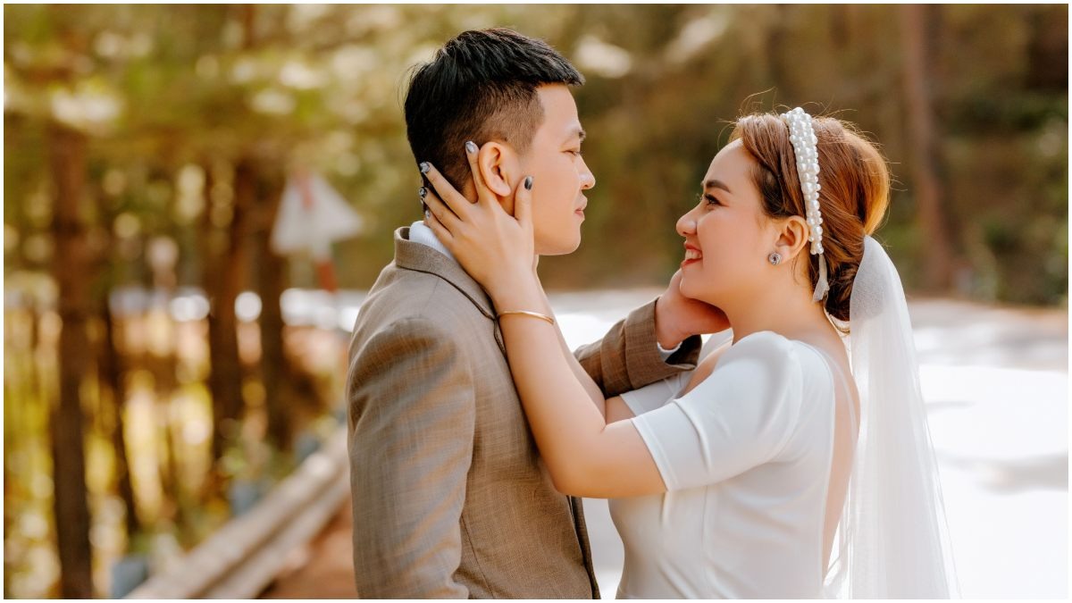Stranger's Wedding Video Goes Viral, Sparks Outpouring of Support in China