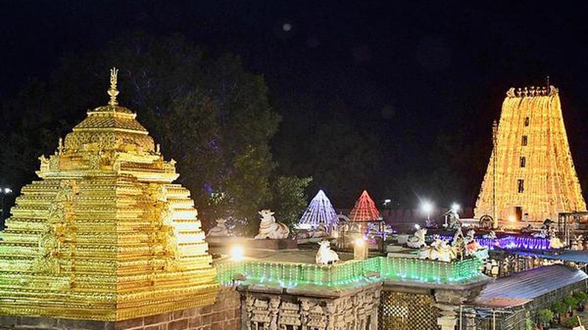 श्रीशैलम मंदिर में सरस्वती पूजन के लिए सामूहिक अक्षरभ्यास आयोजन