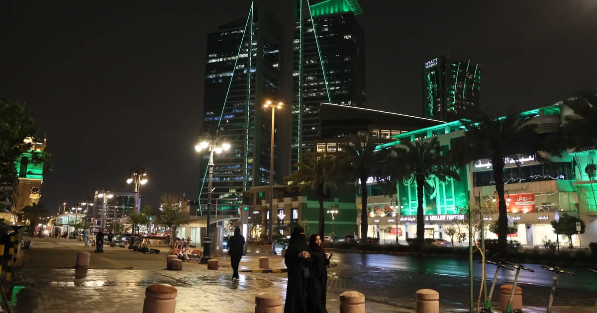 Arab Saudi keluarkan amaran serangan udara di Riyadh, bunyi letupan didengar